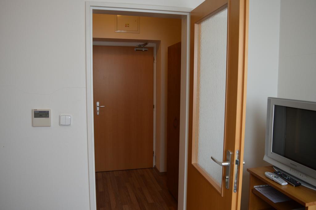ברטיסלאבה Hotel Akademik מראה חיצוני תמונה