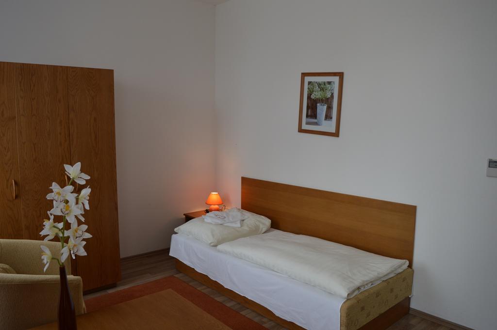 ברטיסלאבה Hotel Akademik מראה חיצוני תמונה